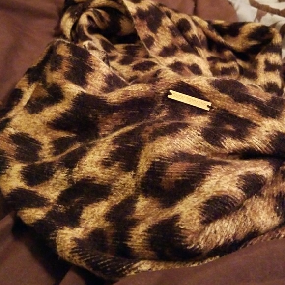 BEAUTIFUL TEXTURED MICHEAL KORS INFINITY!!! - Picture 3 of 4